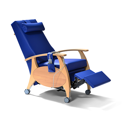 blauer pflegesessel motorisch fuer kardiologie mit rollen und sitzkissen abnehmbar