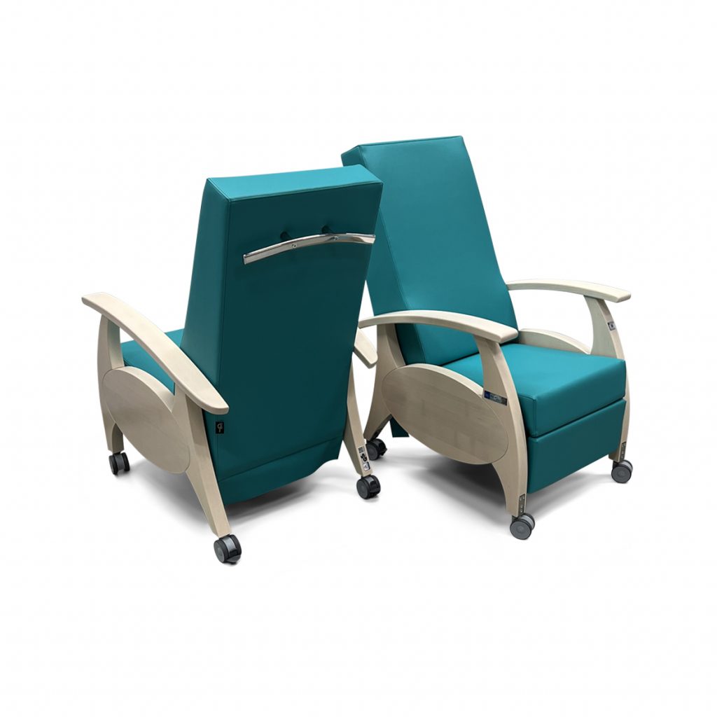 ruhesessel fuer tagespflege therapiesessel praxis helles holz desinfizierbar multicare wood bezug sileather