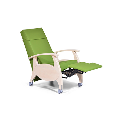 ruhesessel tagespflege ruheraum in der klinik bezug abwaschbar gruen holzteile massiv farbe ahorn